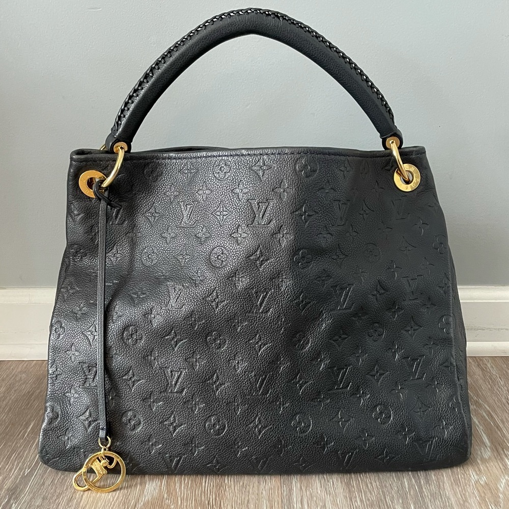 **NO TRADES** Authentic Louis Vuitton Artsy MM